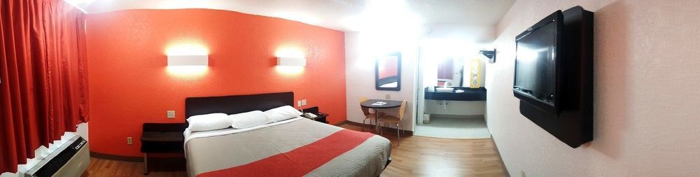 Hotel 6-oklahoma City, Ok - Airport East