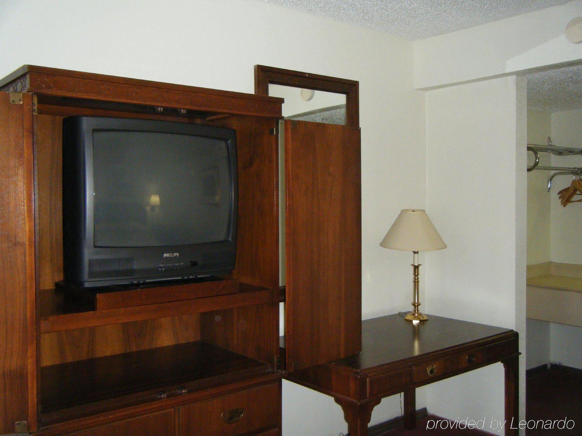 Hotel 6-oklahoma City, Ok - Airport East