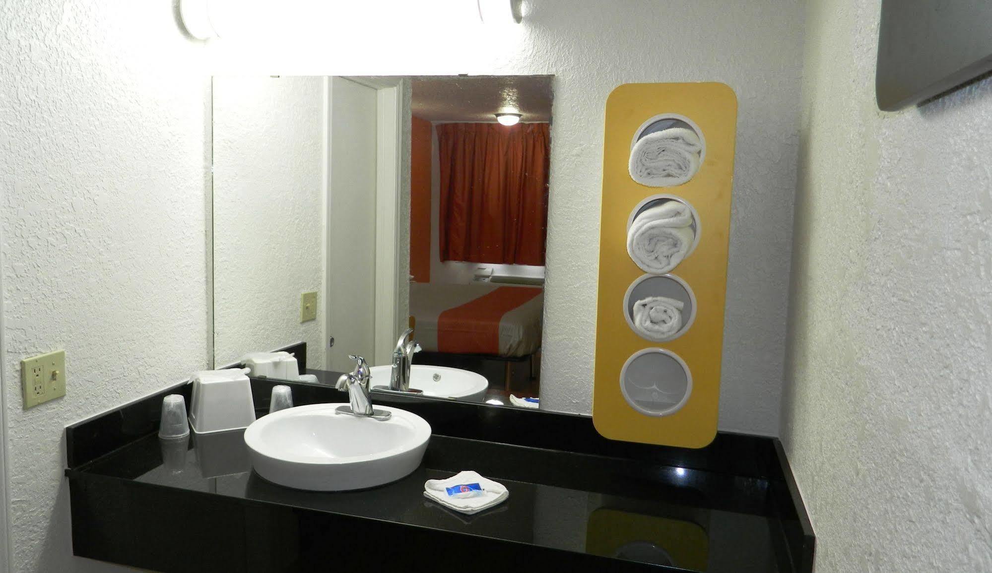6-oklahoma City, Ok - Airport East Hotel
