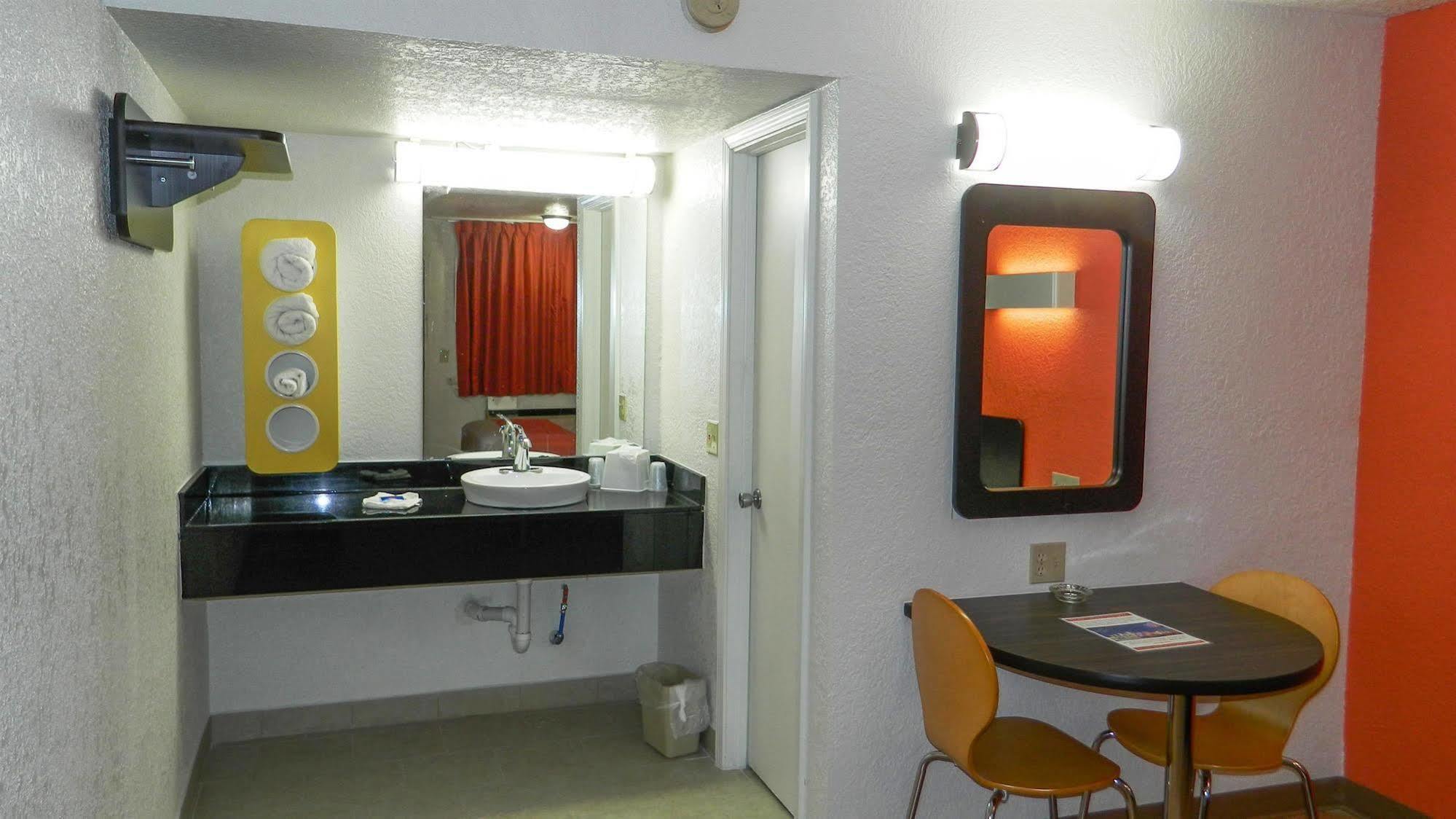 6-oklahoma City, Ok - Airport East 3*
